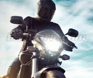 Motorradscheinwerfer ausgestattet mit der zugelassenen H4 LED Philips ULTINON Pro6000 Lampe