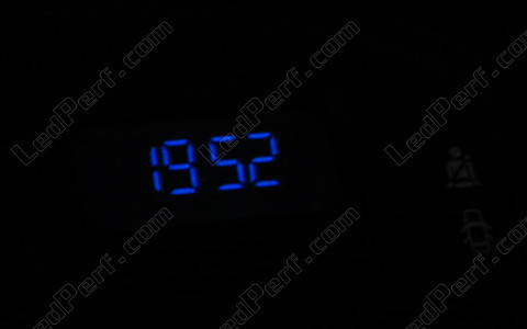 Led Uhr blau clio 2 phase 1 (2.1)