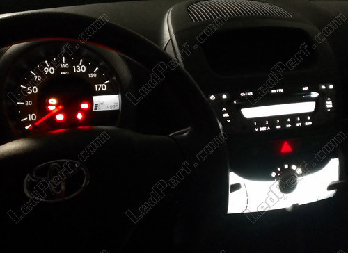 LED-Pack für Tacho/Armaturenbrett für Toyota Aygo blau / rot